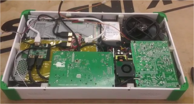 Illustration for article titled Un modder une la PS4 y Xbox One en un solo portátil. Y funciona